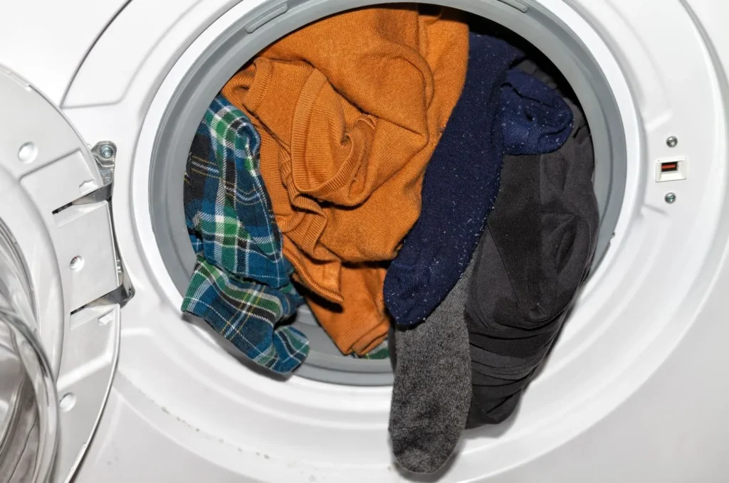 دلیل آب دادن لباسشویی از درب ماشین