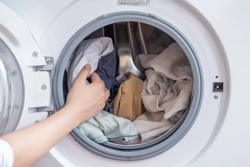 دلیل آب دادن لباسشویی از درب ماشین